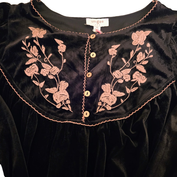 Umgee USA Embroidered Floral Velvet Top Blouse Black M runs large Boho - Picture 6 of 12